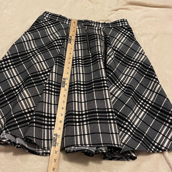 BYBLA plaid black ivory a line heavyweight skirt - Picture 5 of 8